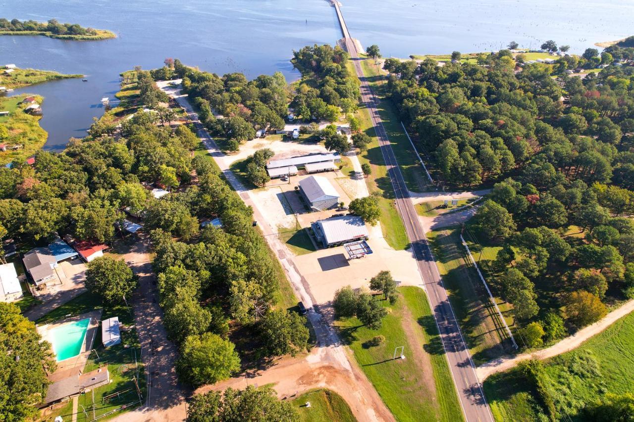 Axtons Bass City Lake Front Resort Emory Eksteriør bilde